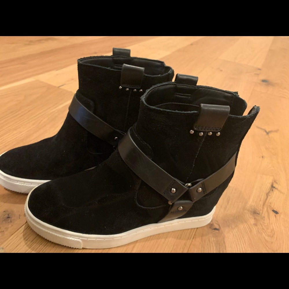 Black sneaker